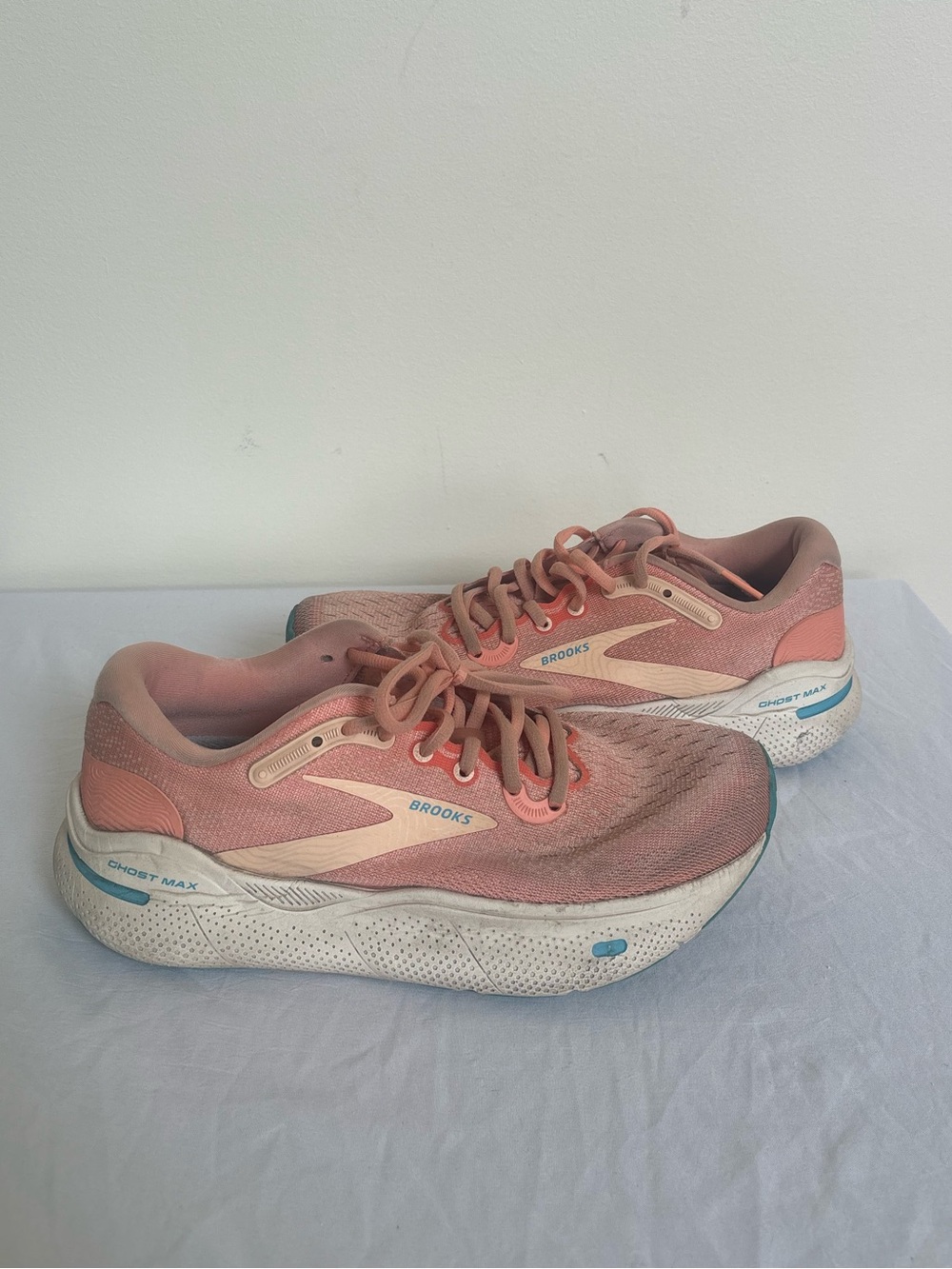 Brooks Ghost Max Womens Size 7.5 Eu 38.5 Orange White Running Shoes Sneakers